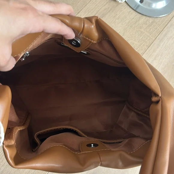 Tan bag with silver zipper in front of - Picture 5 of 5